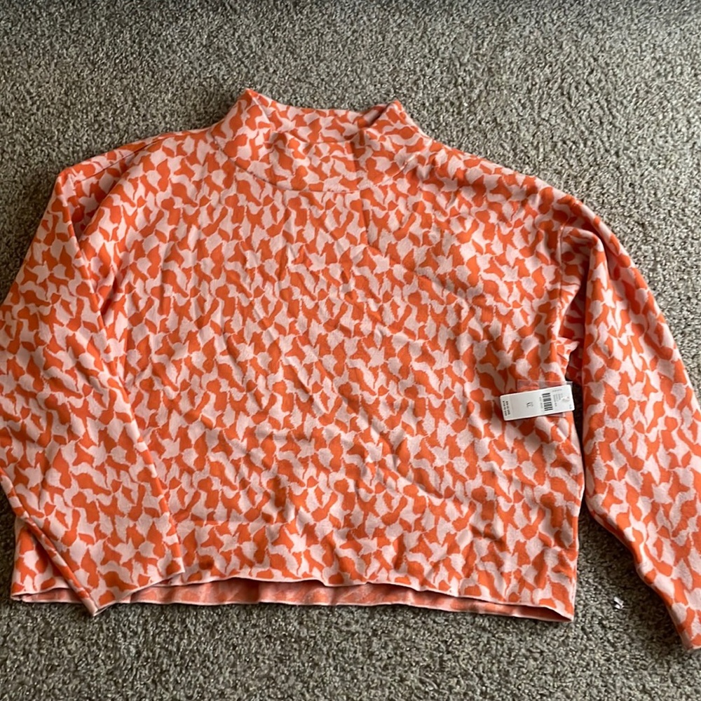 New with tags cropped sweater in fun print